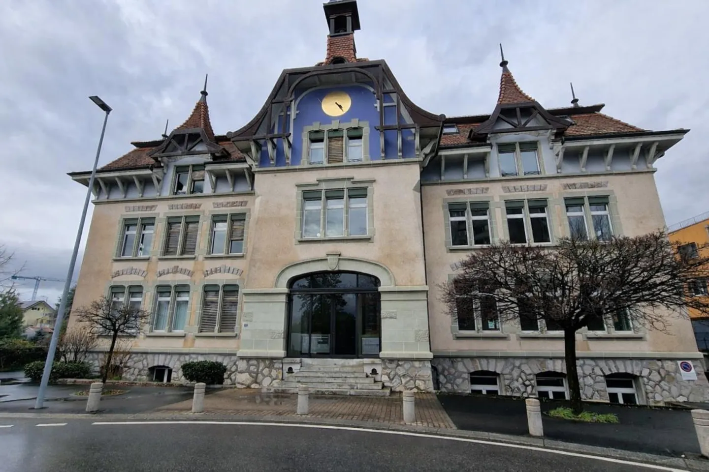 Magnifico edificio indipendente - 1000m² vicino a UNIL EPFL - Foto 1 di 6