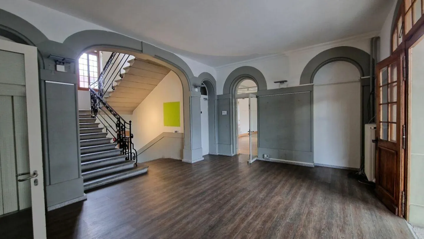 Magnifico edificio indipendente - 1000m² vicino a UNIL EPFL - Foto 4 di 6