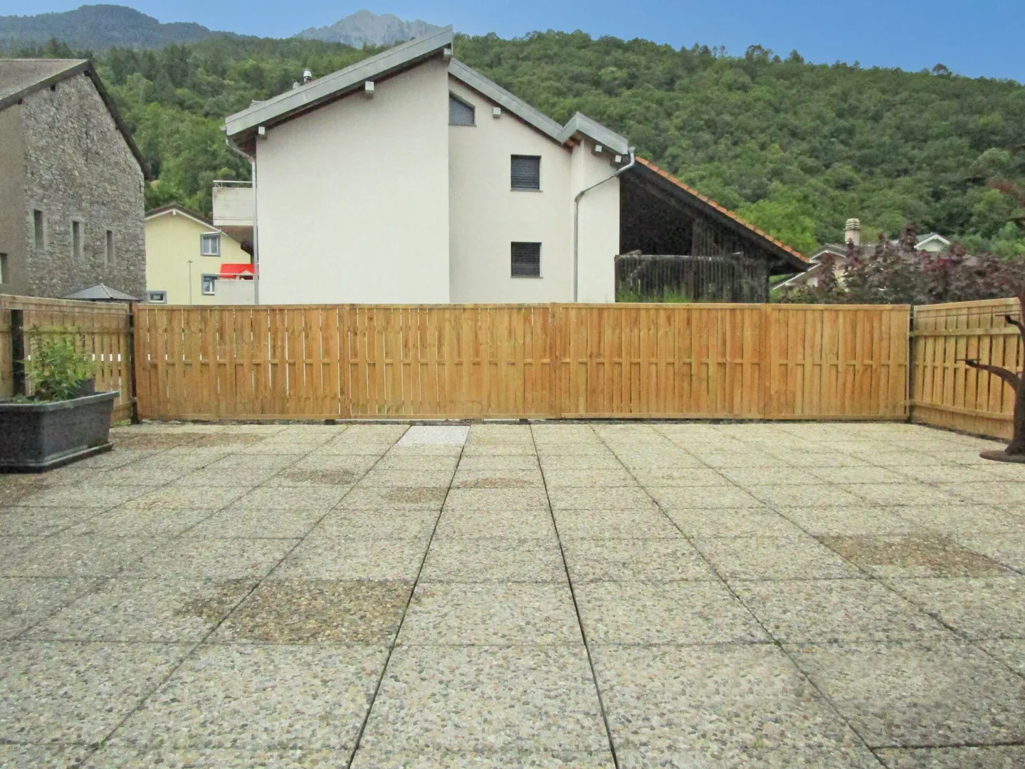 Appartamento 2,5 locali in una casa bifamiliare con terrazza XXL - Foto 9 di 9