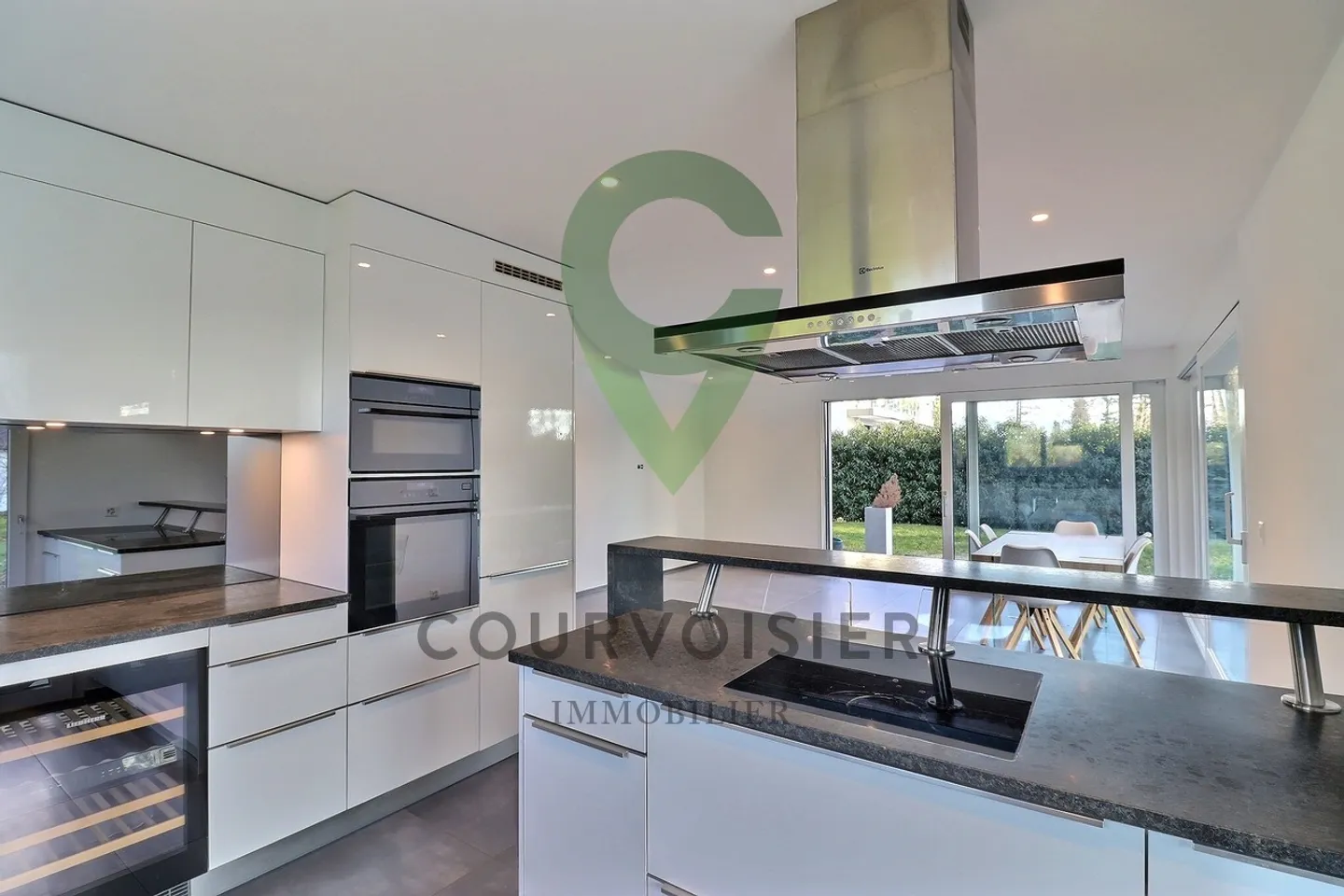 Magnificent ground floor apartment, enhanced by a large private garden, in St-Prex. - Photo 1 of 13