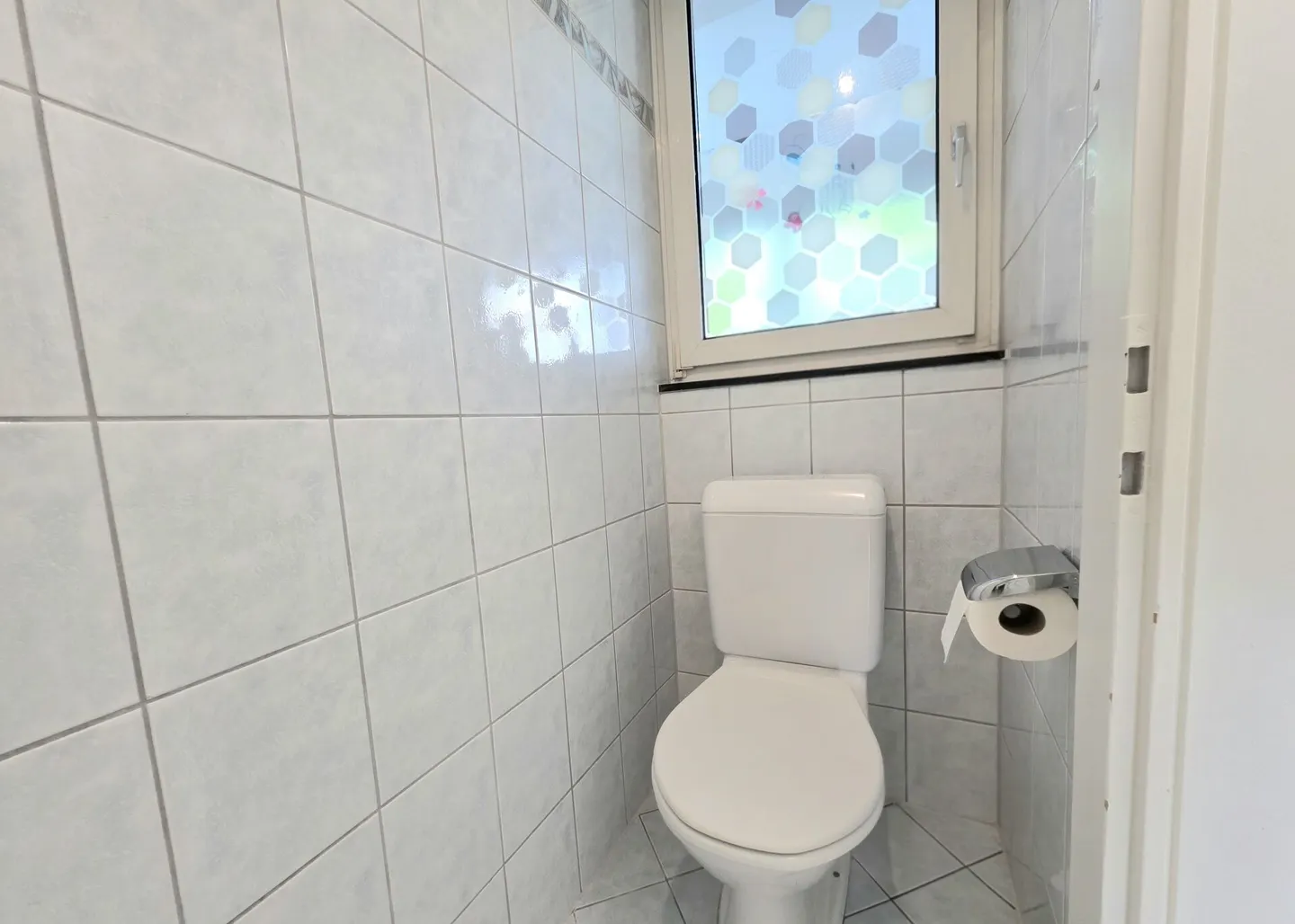 Vivre sur deux niveaux ! Charmante maisonette de 3,5 pièces avec vue sur la verdure - Photo 12 sur 16