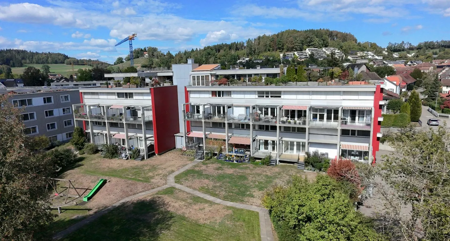 Vivre sur deux niveaux ! Charmante maisonette de 3,5 pièces avec vue sur la verdure - Photo 13 sur 16