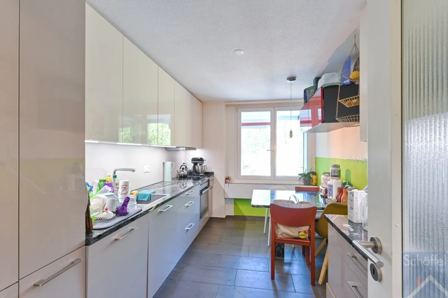 Appartement de 3,5 pièces avec grande terrasse et jardin - Photo 4 sur 11