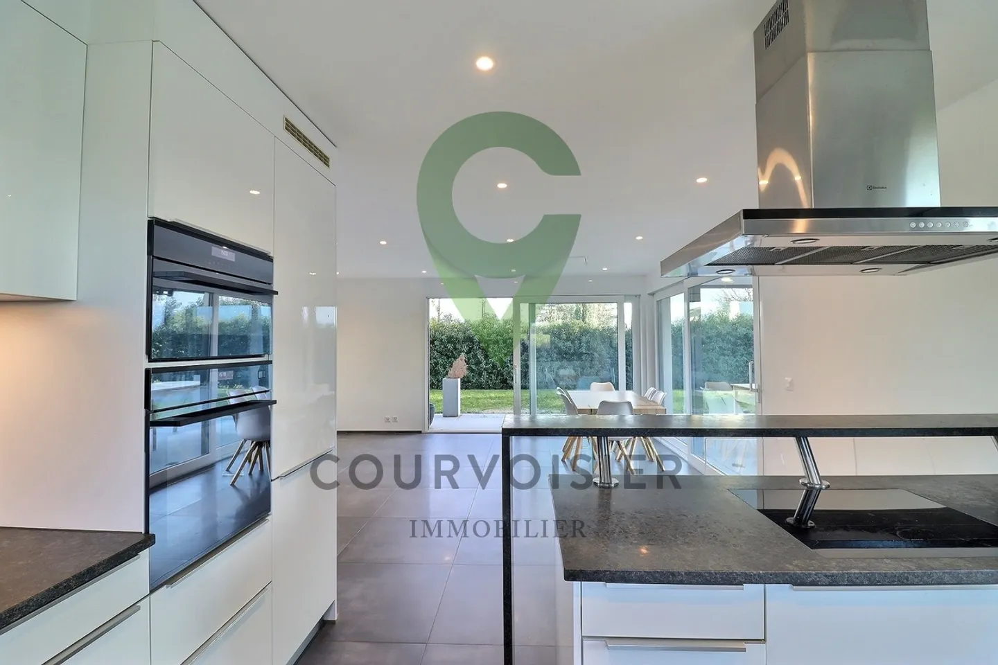 Magnificent ground floor apartment, enhanced by a large private garden, in St-Prex. - Photo 13 of 13