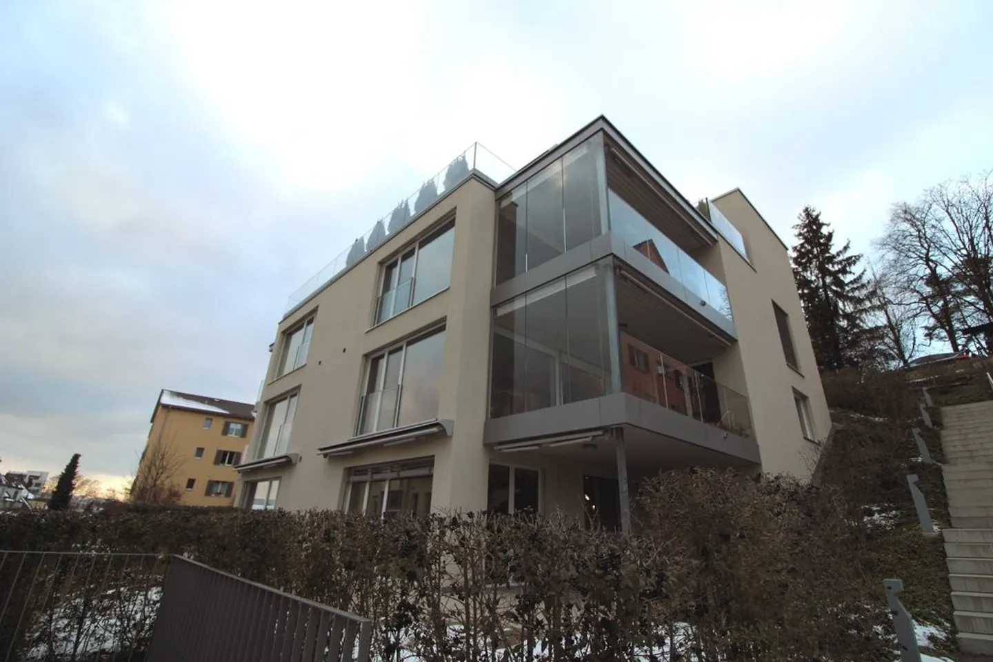 Einstellplatz in Zürich Höngg zu vermieten - Foto 2 von 2