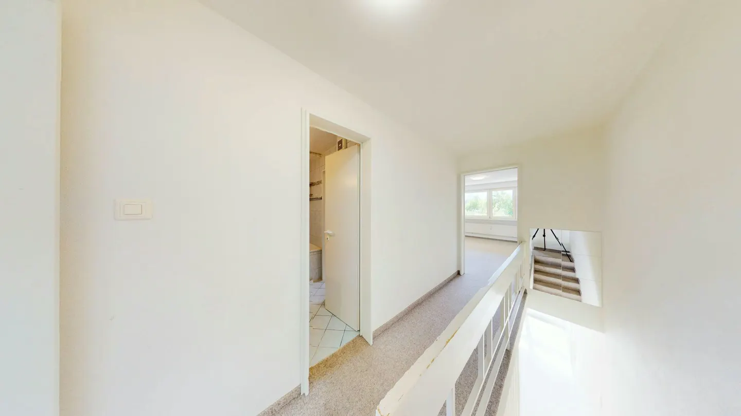 Vivre sur deux niveaux ! Charmante maisonette de 3,5 pièces avec vue sur la verdure - Photo 15 sur 16