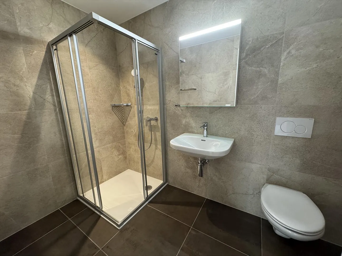 05649 - Appart. 3œ PCES - IMP. CHAMP-RIOND 18 - MATRAN - Foto 8 von 10