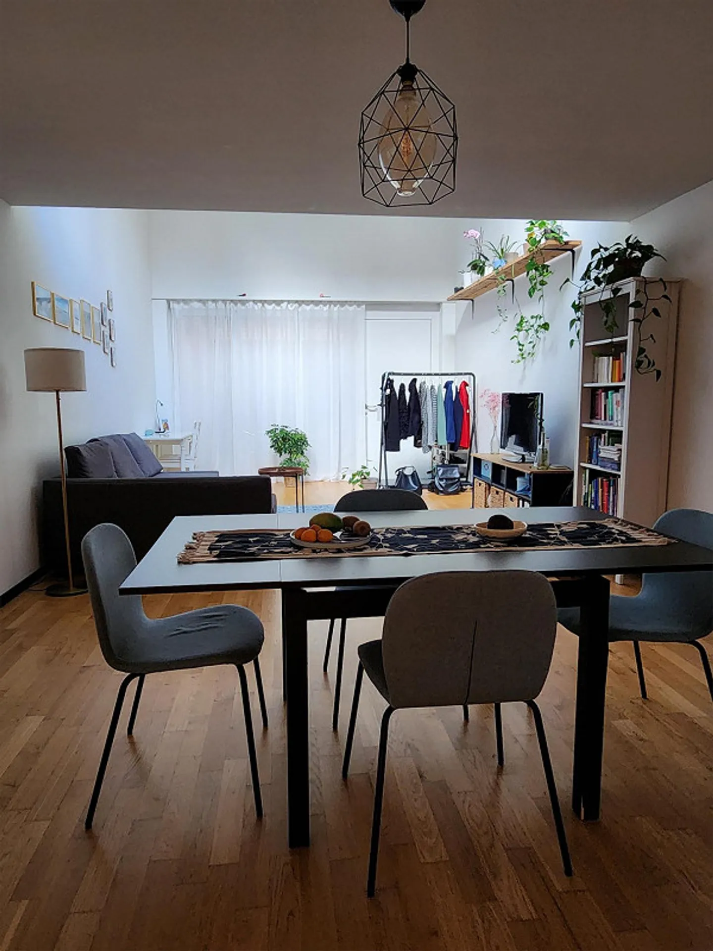 Appartement meublé, situé au centre - Photo 2 sur 8