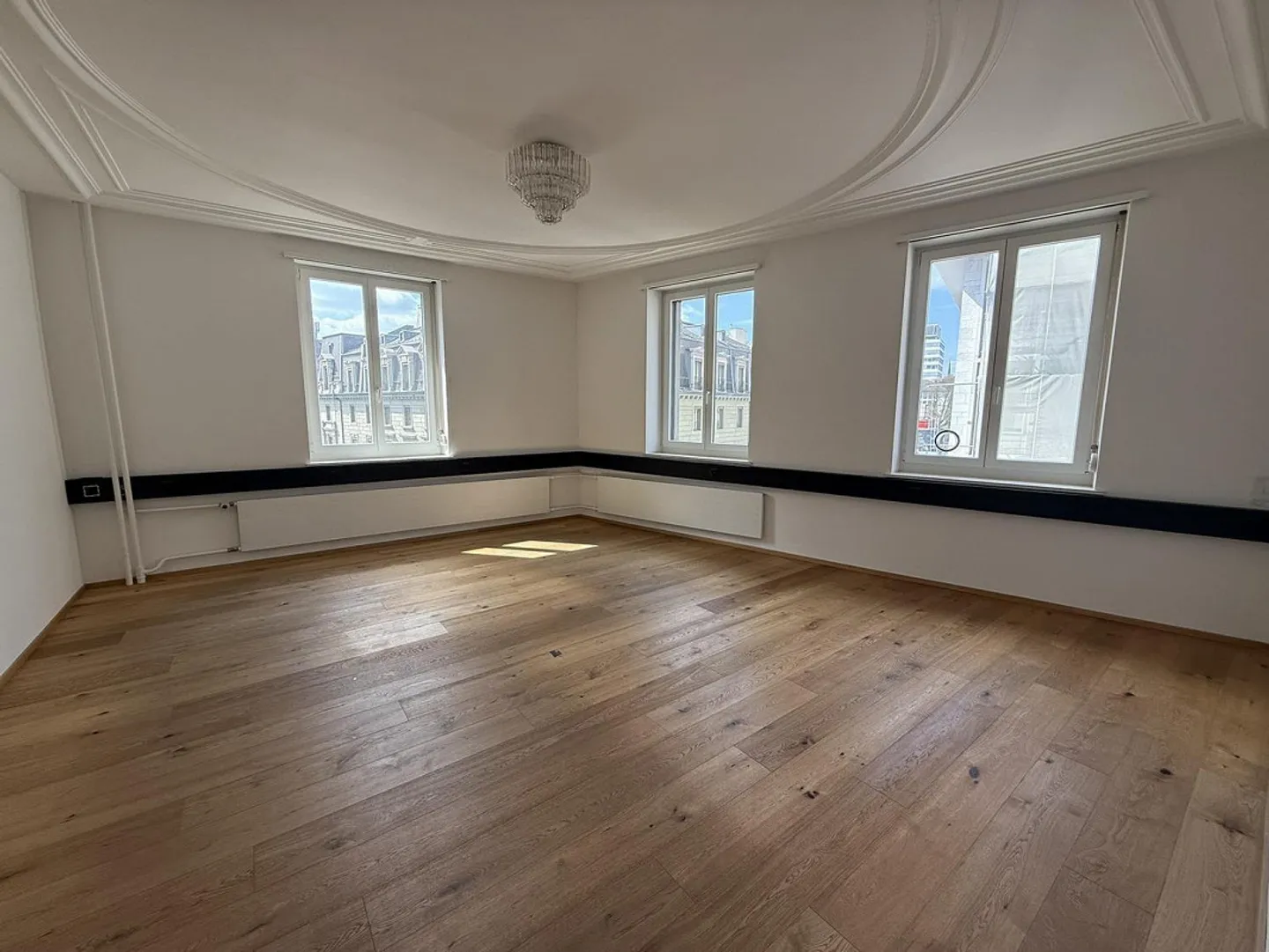 Attractive office space in prime location - Photo 1 of 7