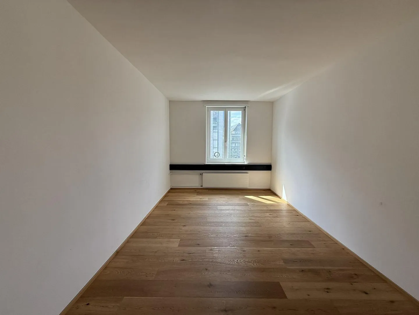 Attractive office space in prime location - Photo 3 of 7