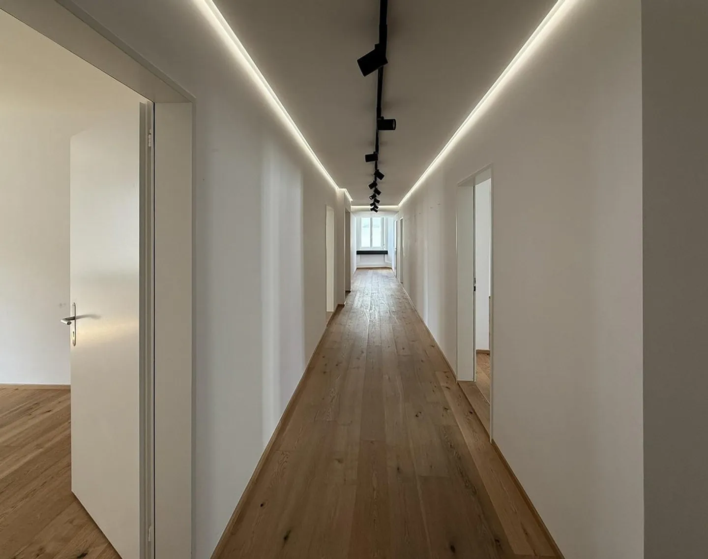 Attractive office space in prime location - Photo 4 of 7