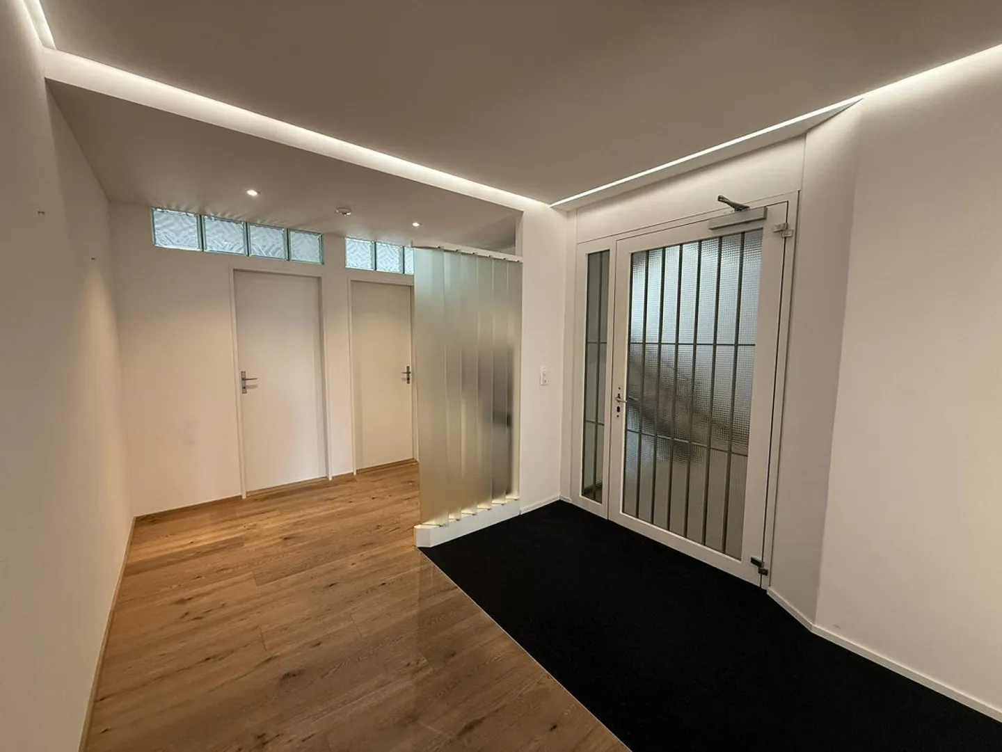 Attractive office space in prime location - Photo 5 of 7