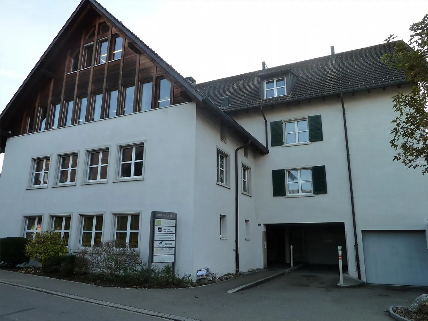 Surface commerciale attrayante dans un emplacement central à Spreitenbach - Photo 1 sur 4