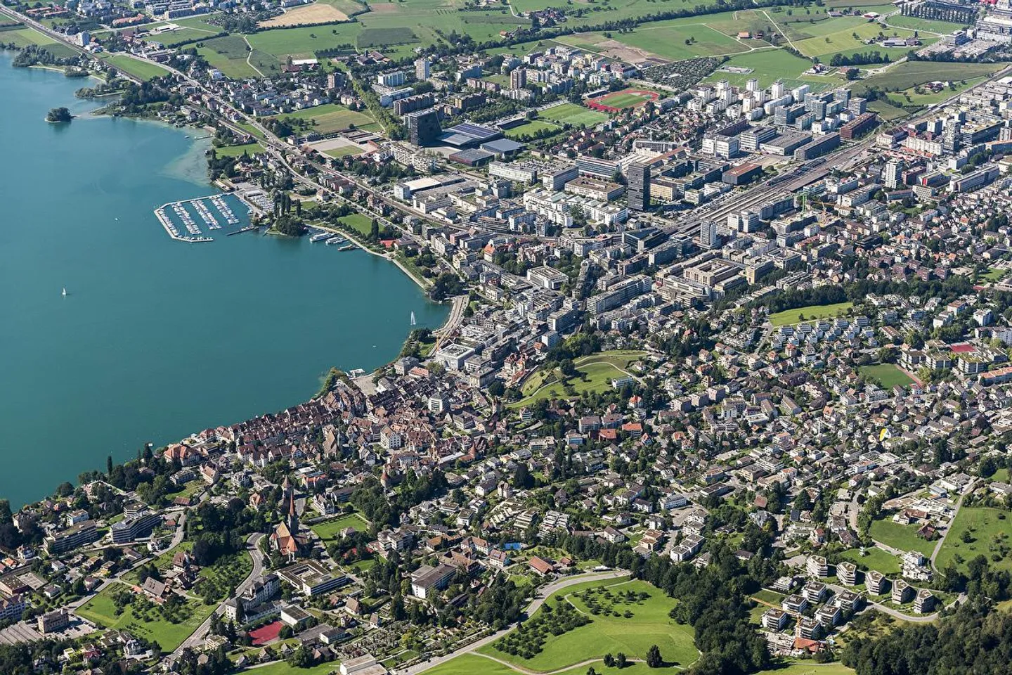 Semi-Detached 6-Room Single-Family House in the City of Zug - Photo 1 of 1