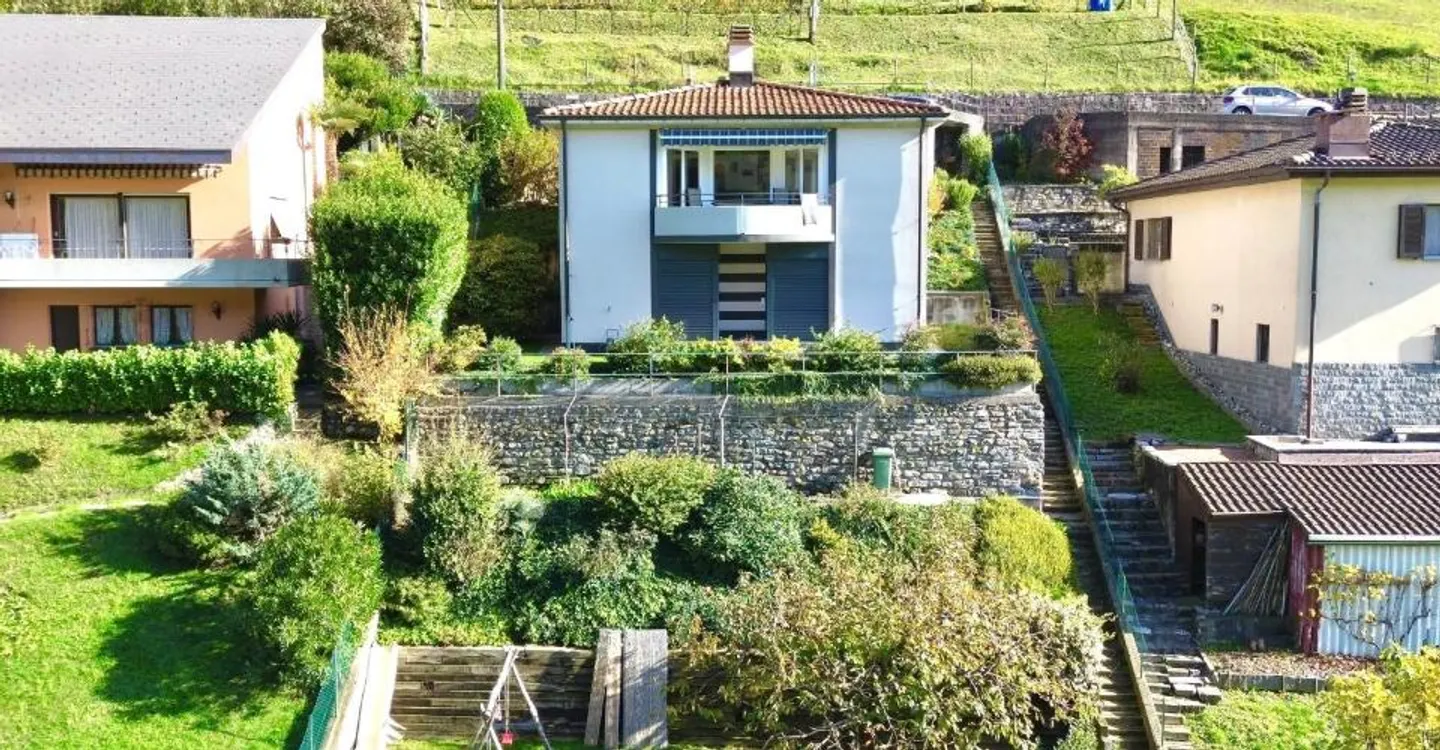 Charmante maison individuelle de 4,5 pièces avec terrain constructible. - Photo 8 of 10