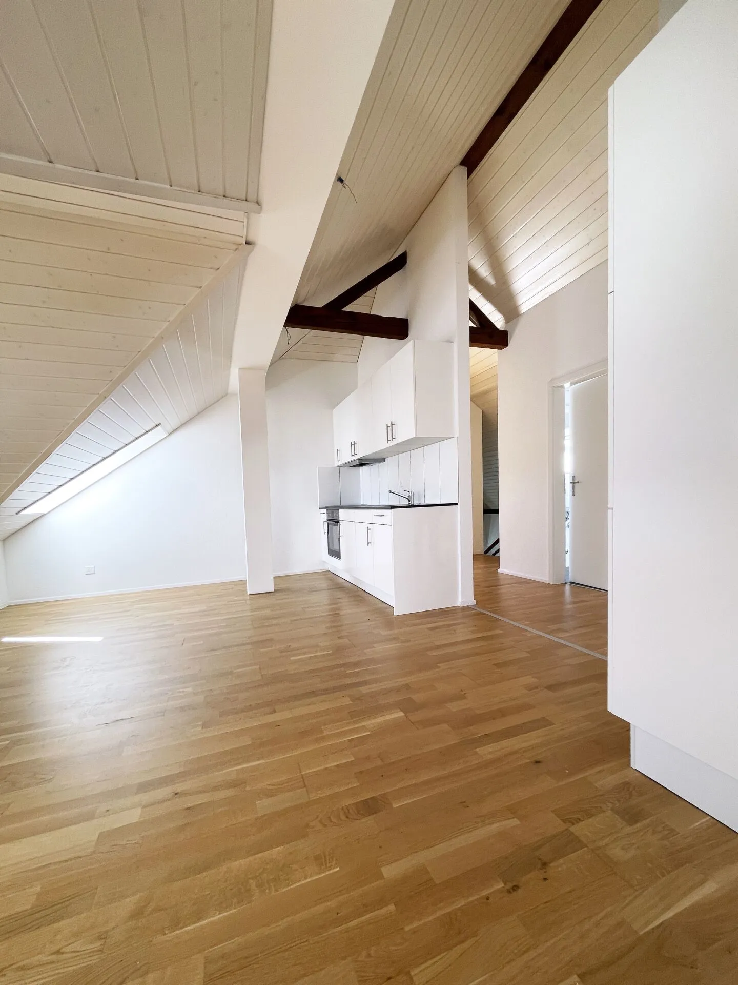 Dachwohnung in renoviertem Jugendstilhaus - Foto 7 von 24