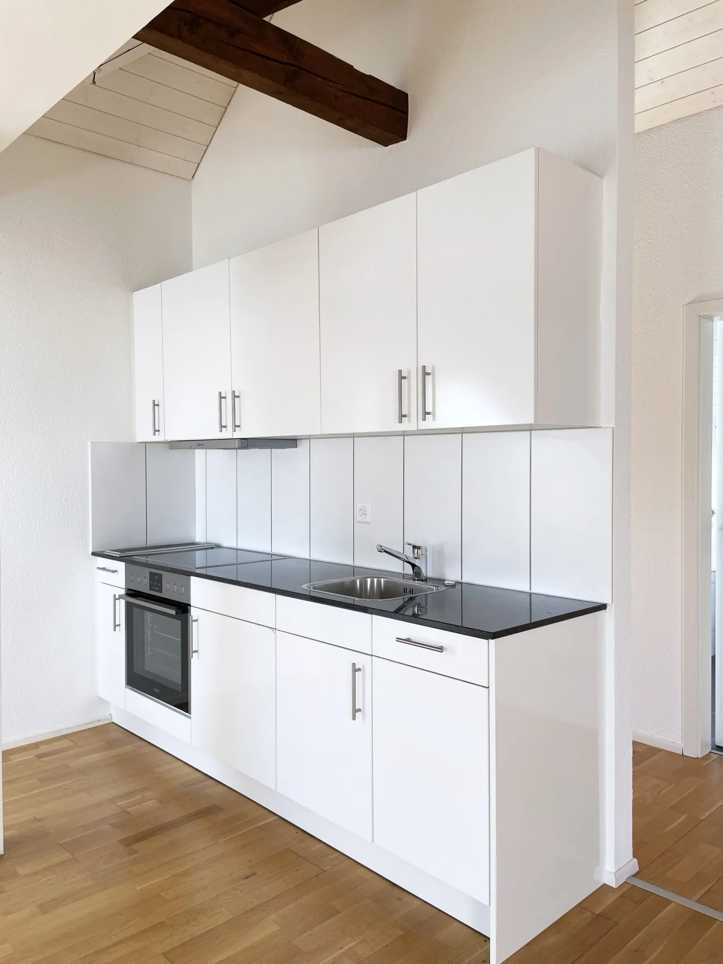 Dachwohnung in renoviertem Jugendstilhaus - Foto 2 von 24