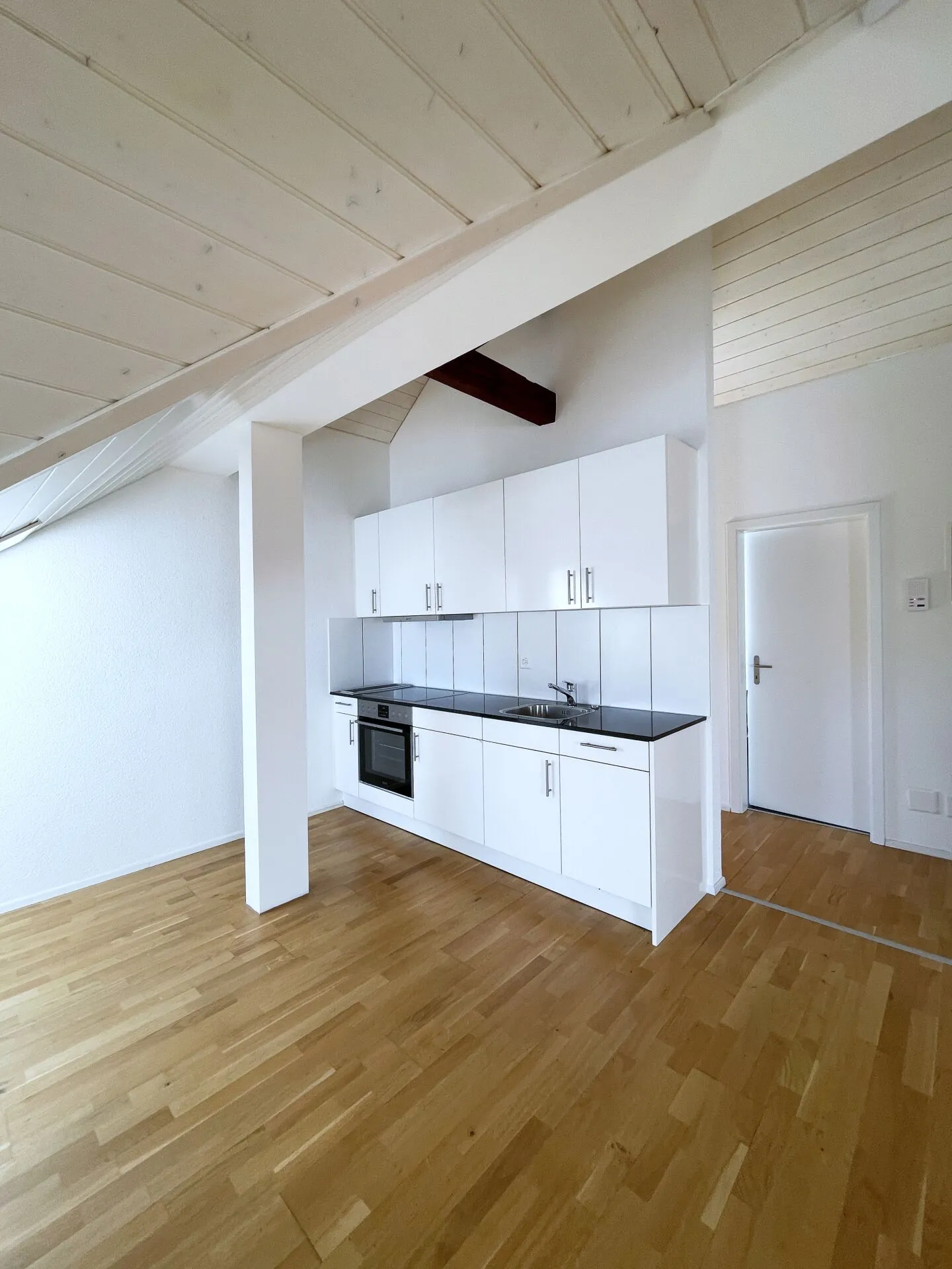 Dachwohnung in renoviertem Jugendstilhaus - Foto 4 von 24