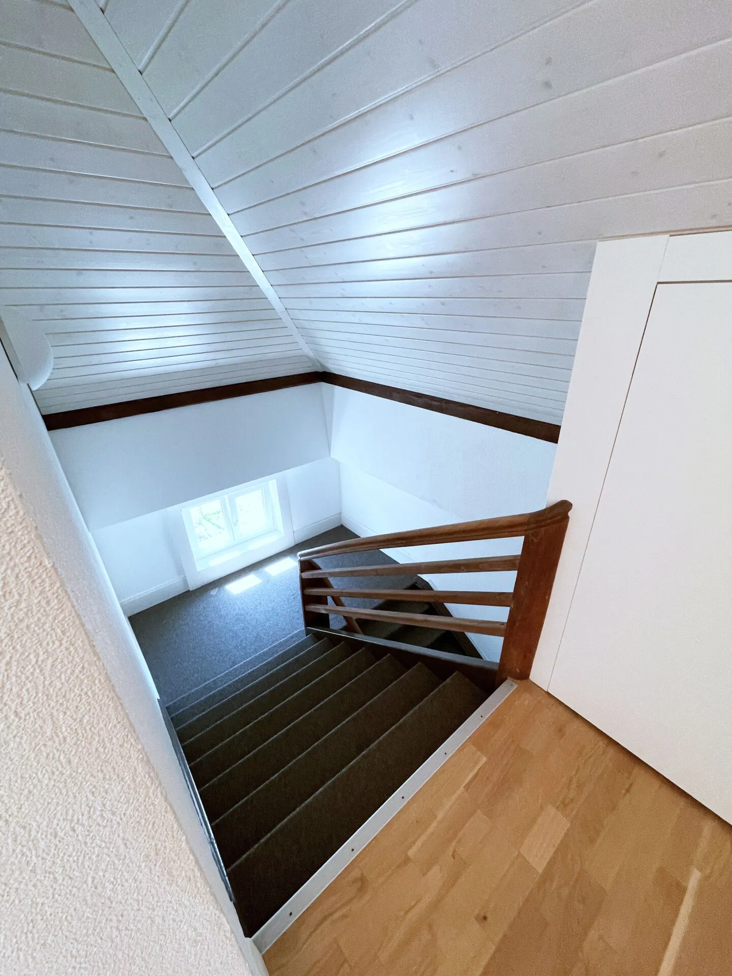 Dachwohnung in renoviertem Jugendstilhaus - Foto 5 von 24