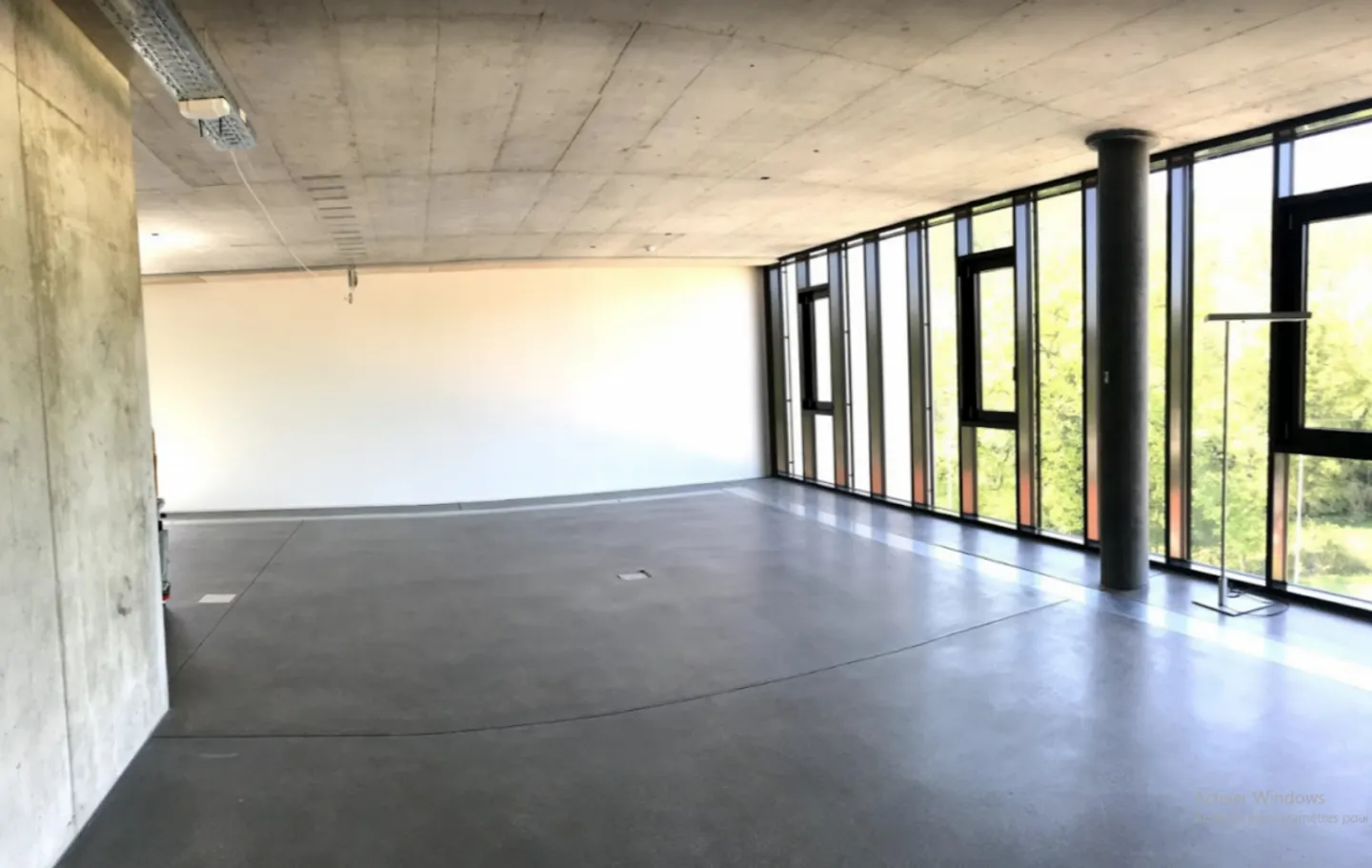 Modernes Gebäude - 250 m2 zu vermieten - Foto 2 von 3
