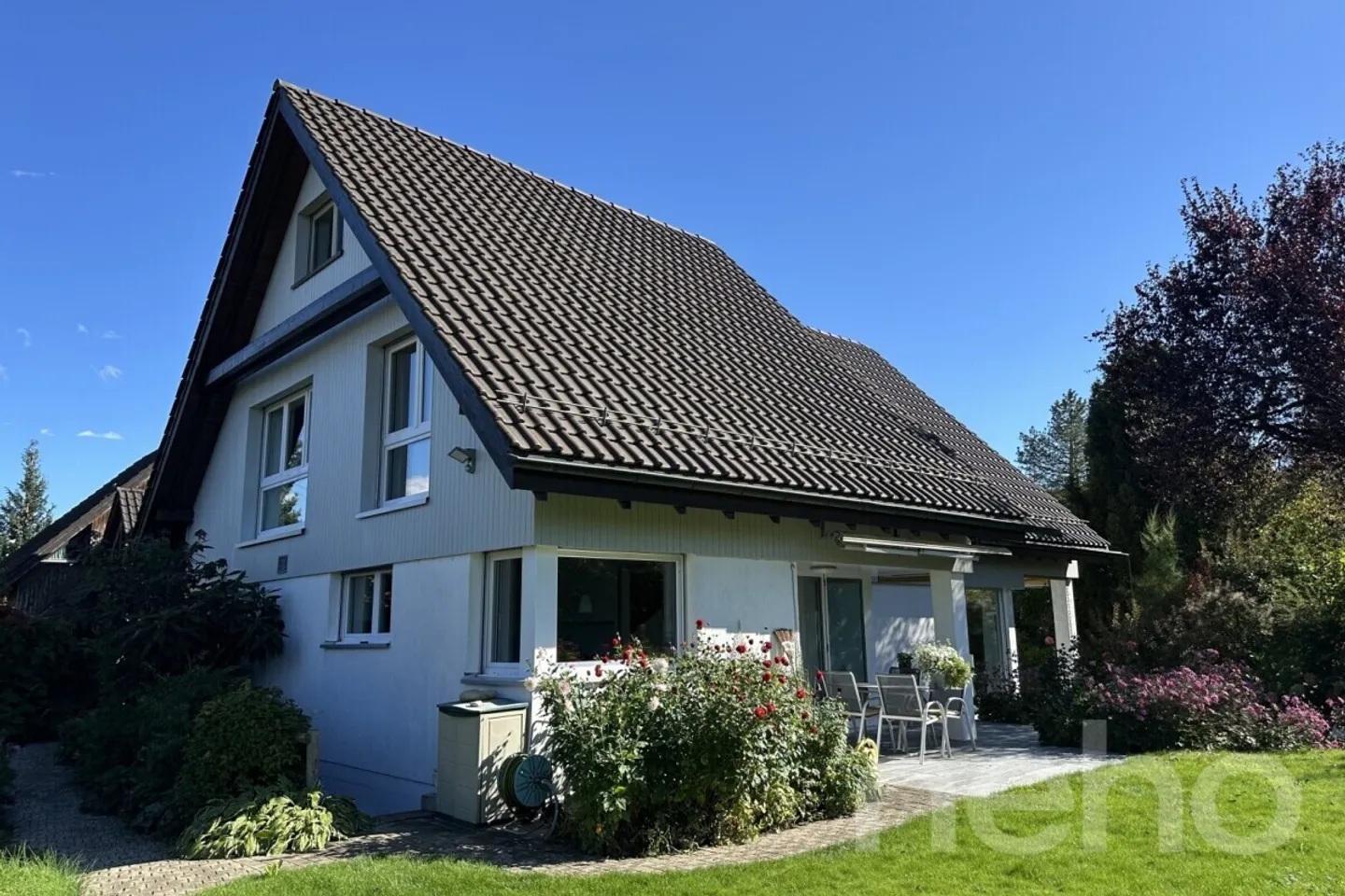 Affascinante casa unifamiliare di 7,5 stanze con grande giardino a Langnau a. - Foto 1 di 13