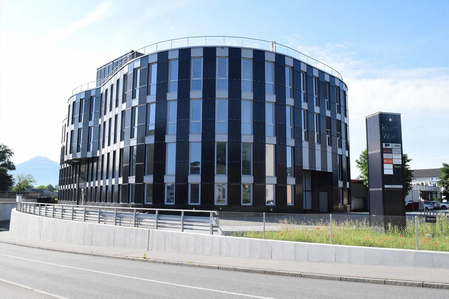 Gut gelegenes Büro - Foto 2 von 12