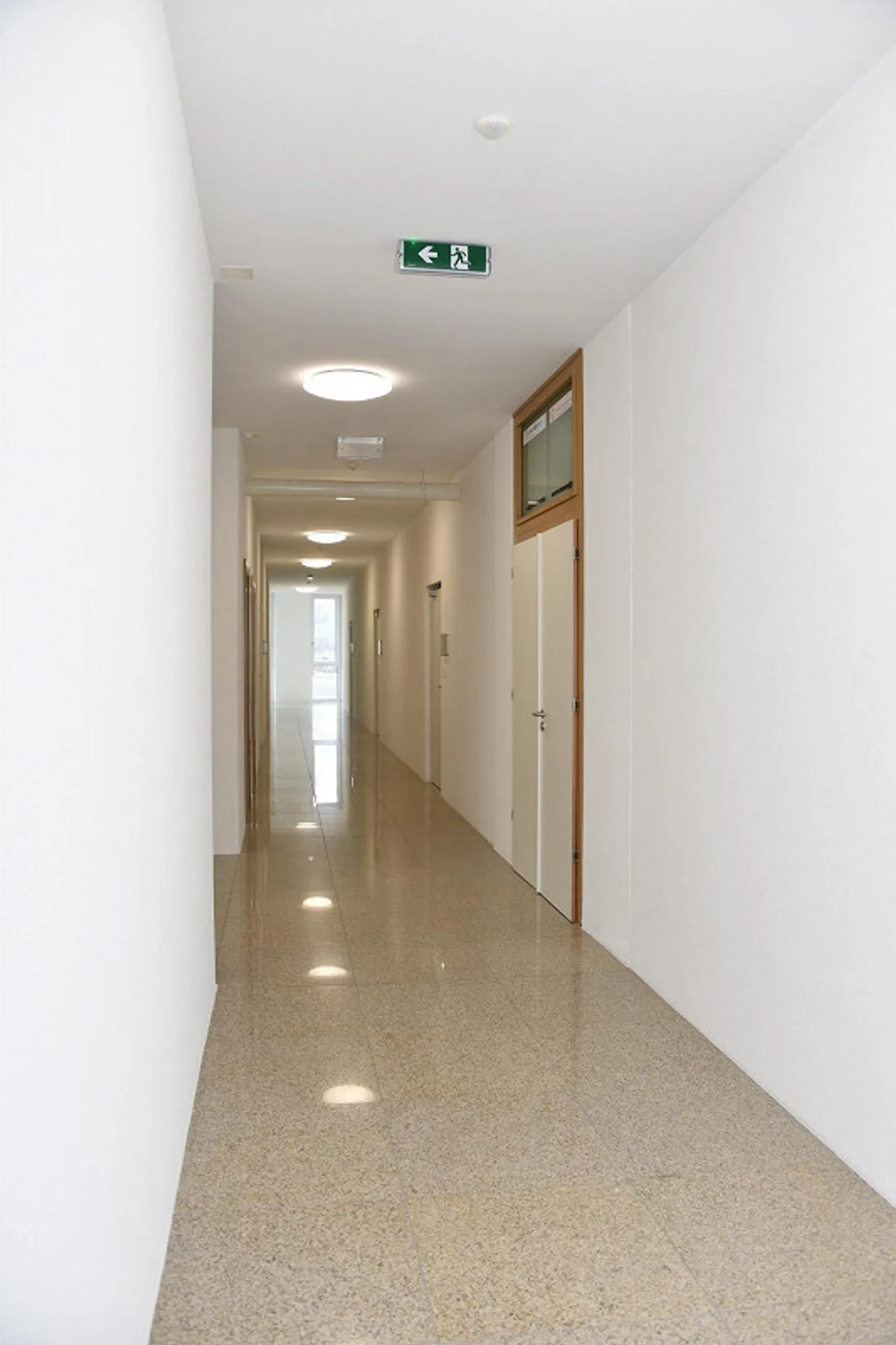 Gut gelegenes Büro - Foto 12 von 12