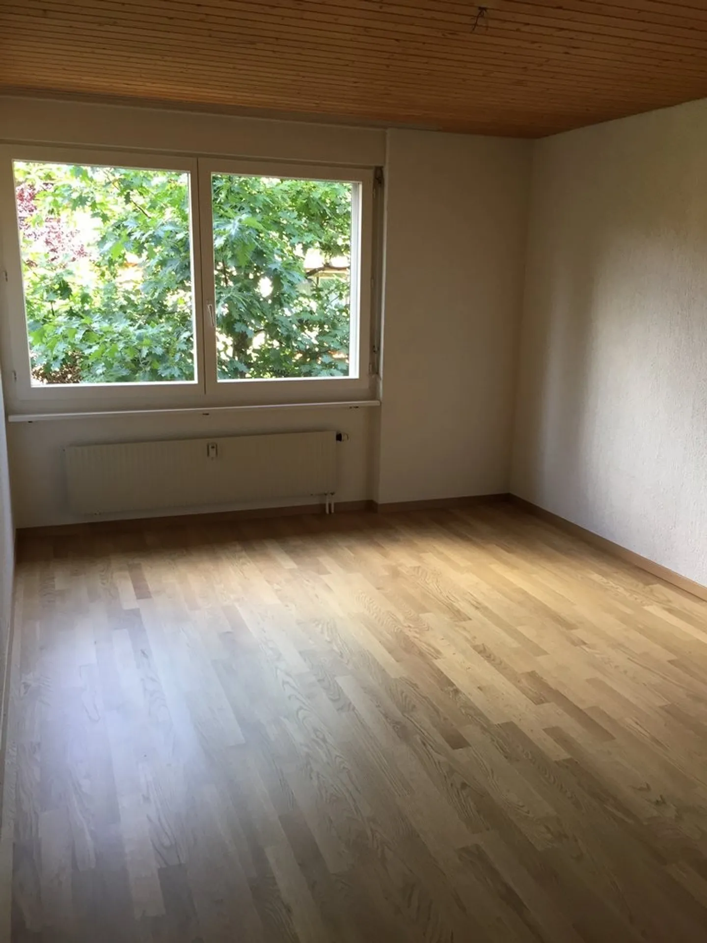 Charmant appartement d'angle à Langnau - Photo 5 sur 8