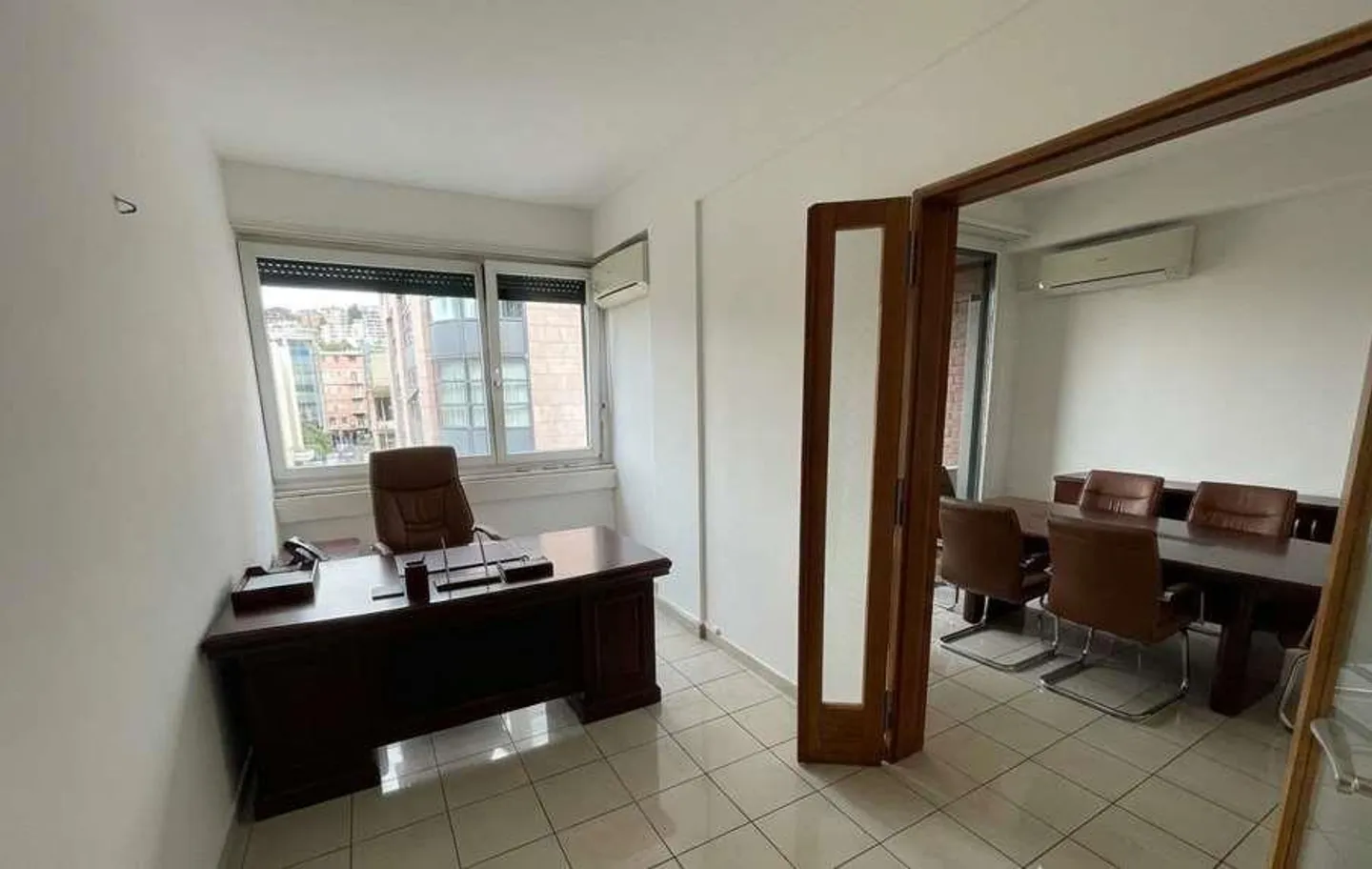 We rent commercial space in Lugano Center - Photo 1 of 12