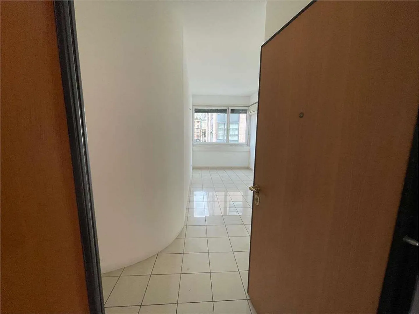We rent commercial space in Lugano Center - Photo 10 of 12