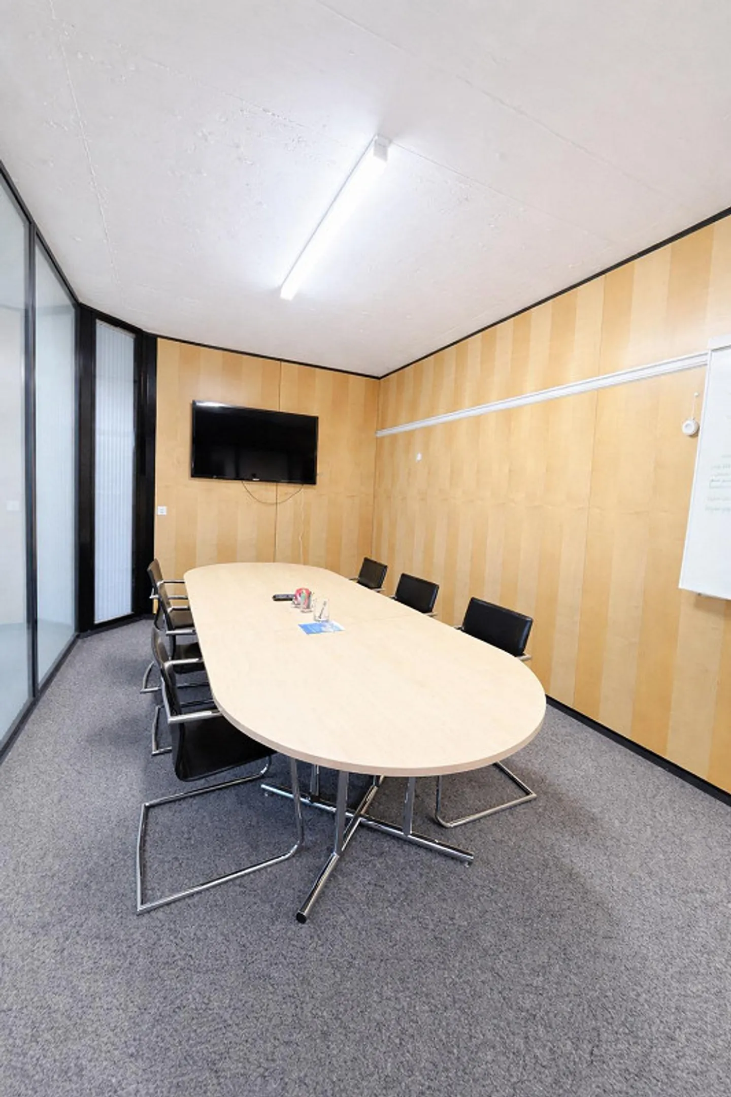 Spazio ufficio moderno con vista lago in posizione privilegiata a Hünenberg - Foto 2 di 3