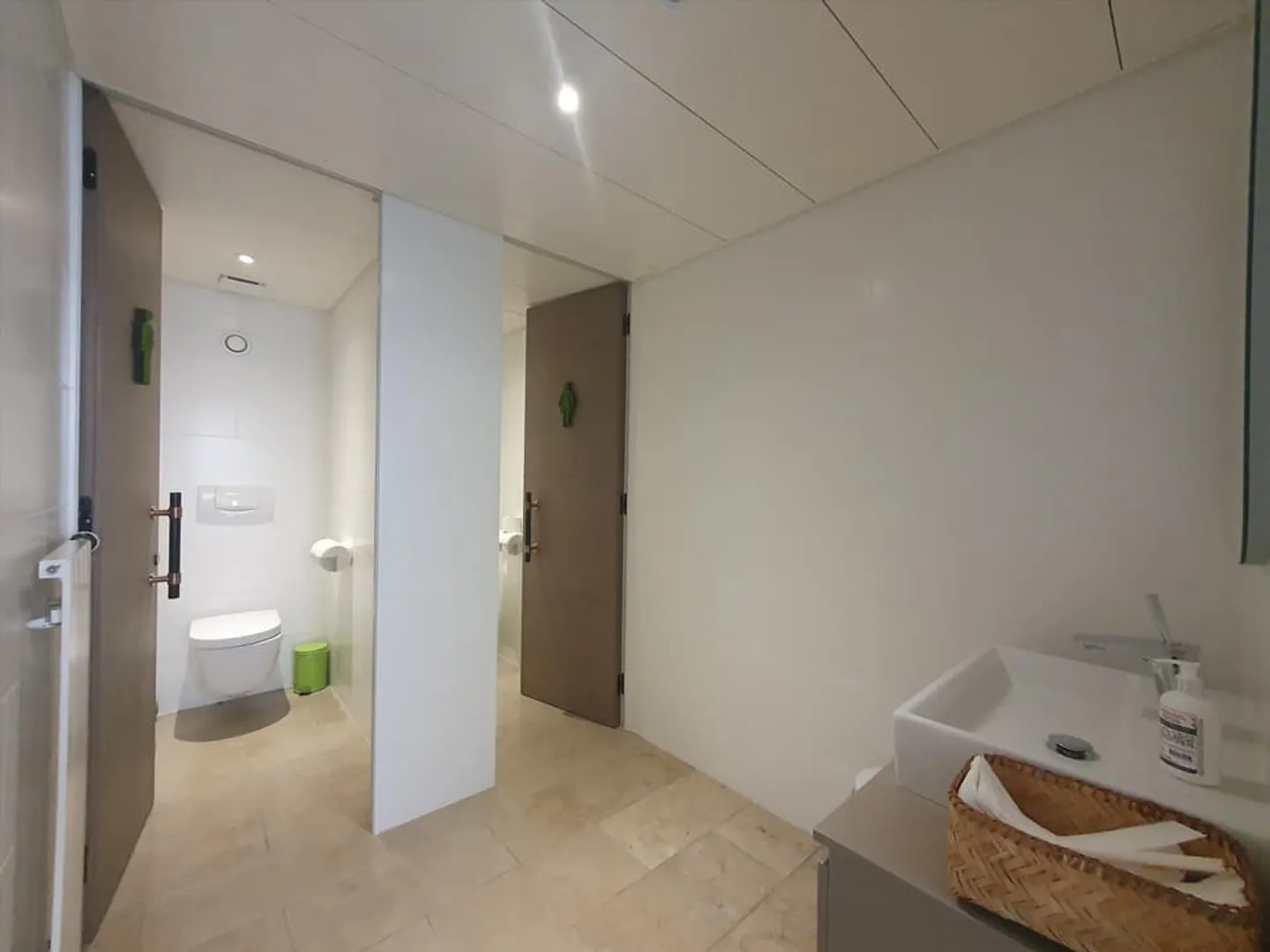 Professional surface of 401 m2 - Photo 13 of 13