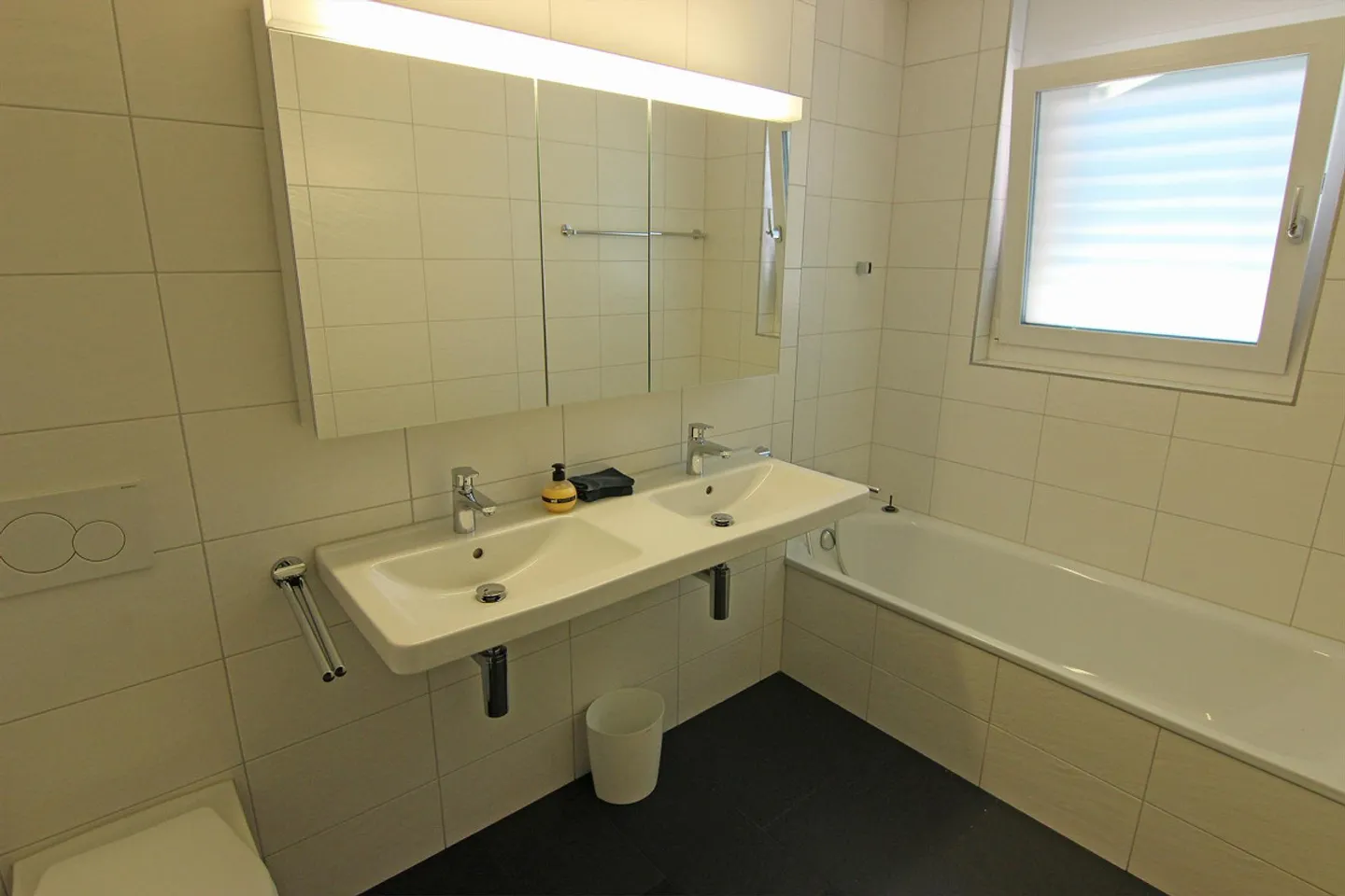 Geräumige und sonnige 3.5-Zimmerwohnung mit Gartensitzplatz - Foto 3 von 5