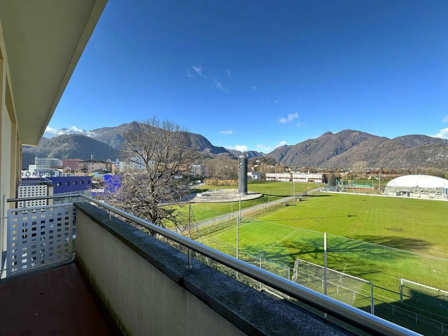 Losone - 4.5 locali ristrutturato all'ultimo piano - Foto 1 di 10