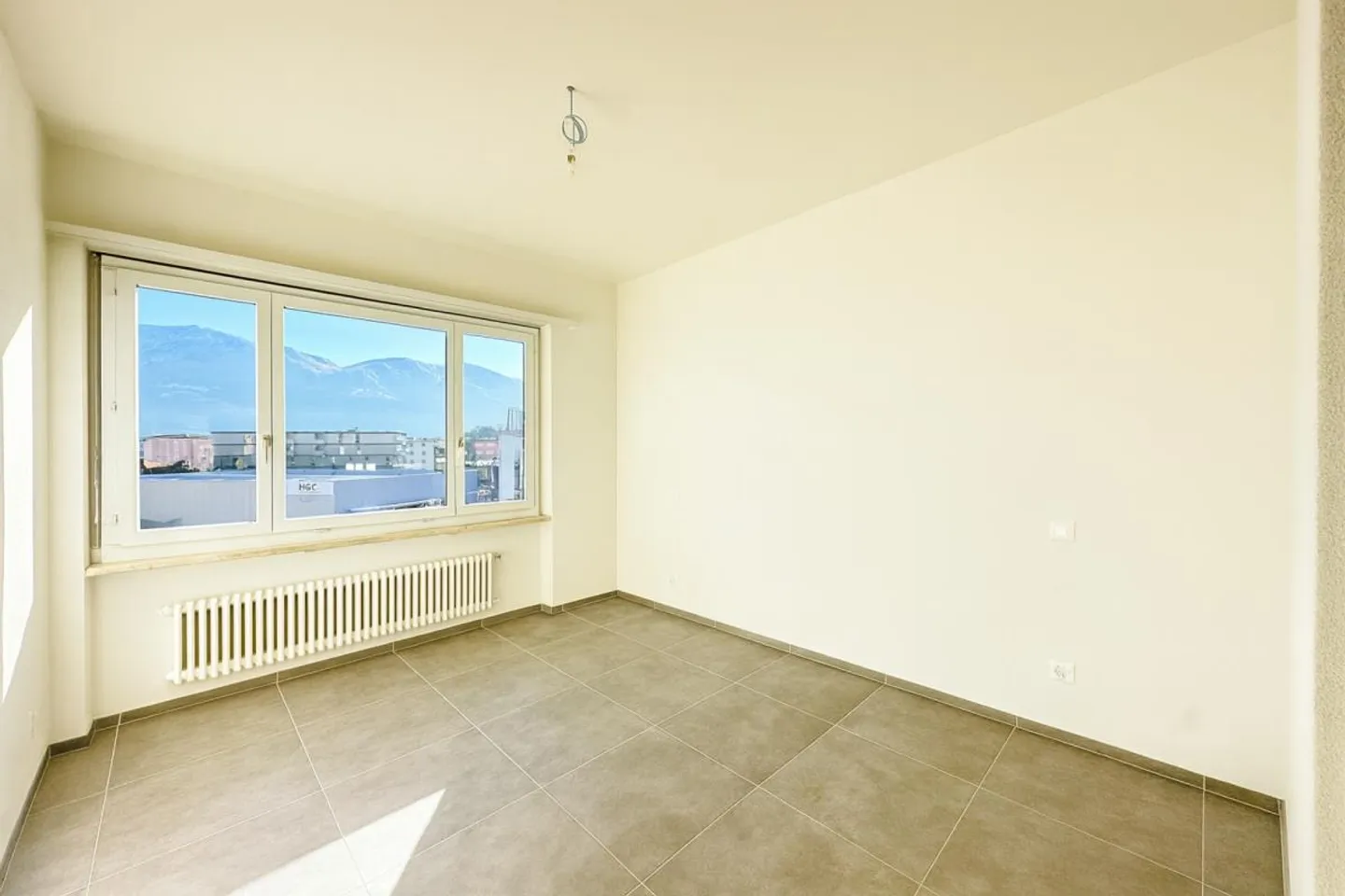 Losone - 4.5 locali ristrutturato all'ultimo piano - Foto 5 di 10