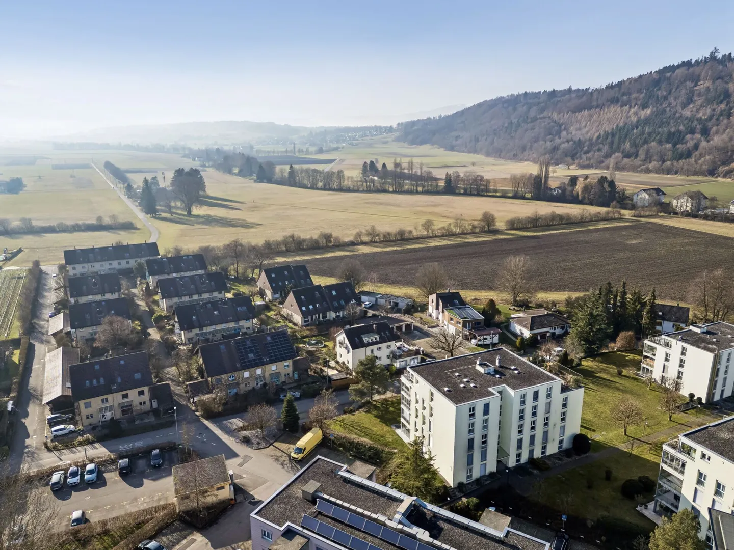Attractive 4.5-room apartment with balcony and panoramic view of greenery - Photo 2 of 13