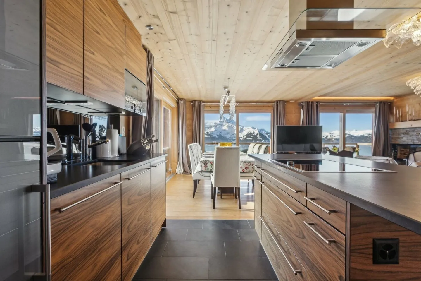 The Pearl Domain - The Quintessence of Alpine Living - Photo 8 of 13