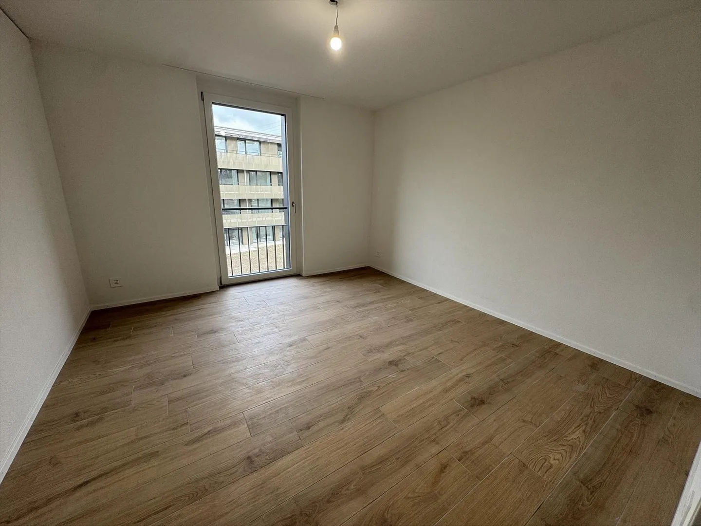 05667 - Appart. 3œ PCES - IMP. CHAMP-RIOND 20 - MATRAN - Foto 4 von 10