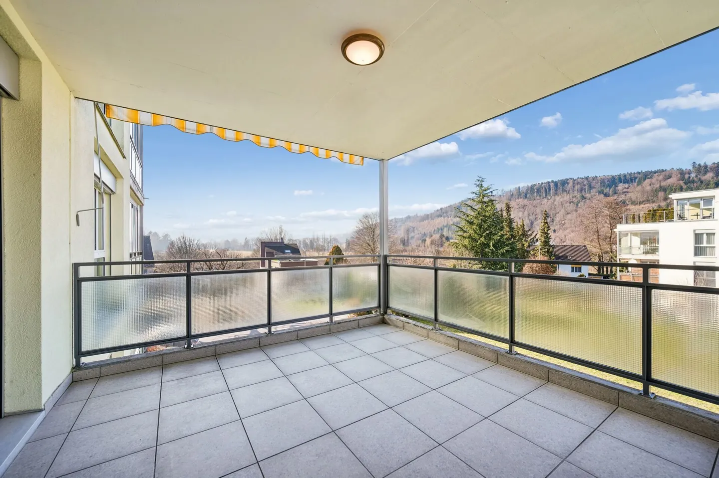 Attractive 4.5-room apartment with balcony and panoramic view of greenery - Photo 12 of 13