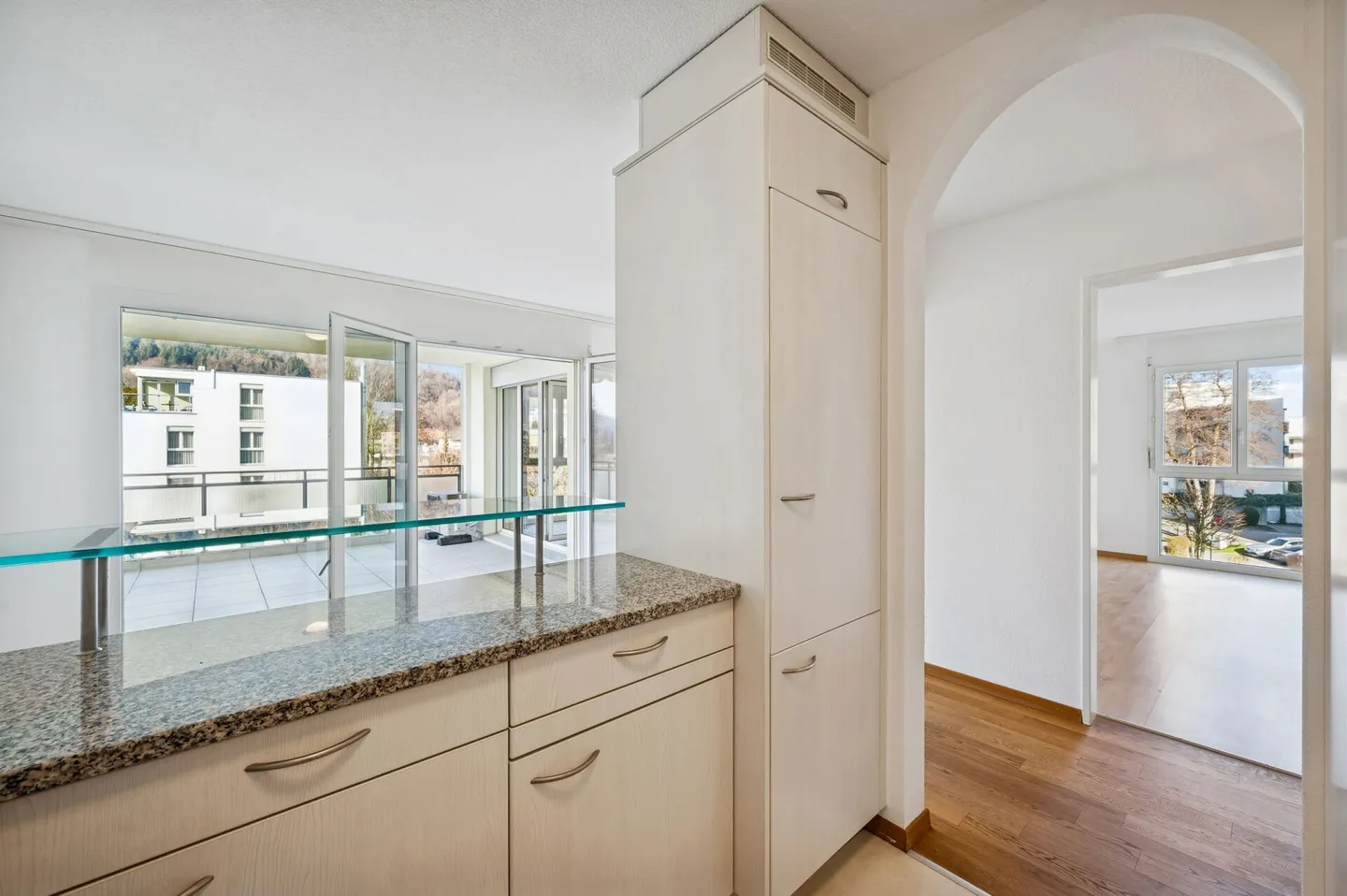 Attractive 4.5-room apartment with balcony and panoramic view of greenery - Photo 7 of 13