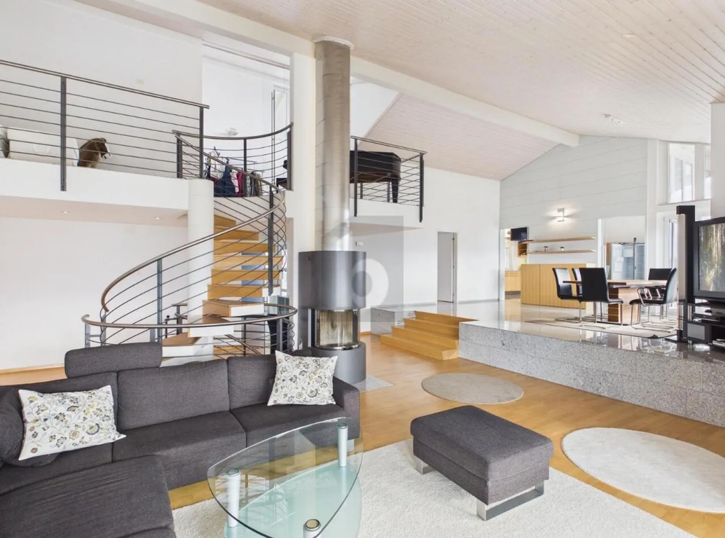 Luxury Villa with Lake View - Photo 4 of 6