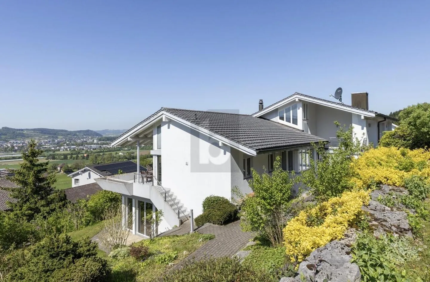 Luxury Villa with Lake View - Photo 1 of 6