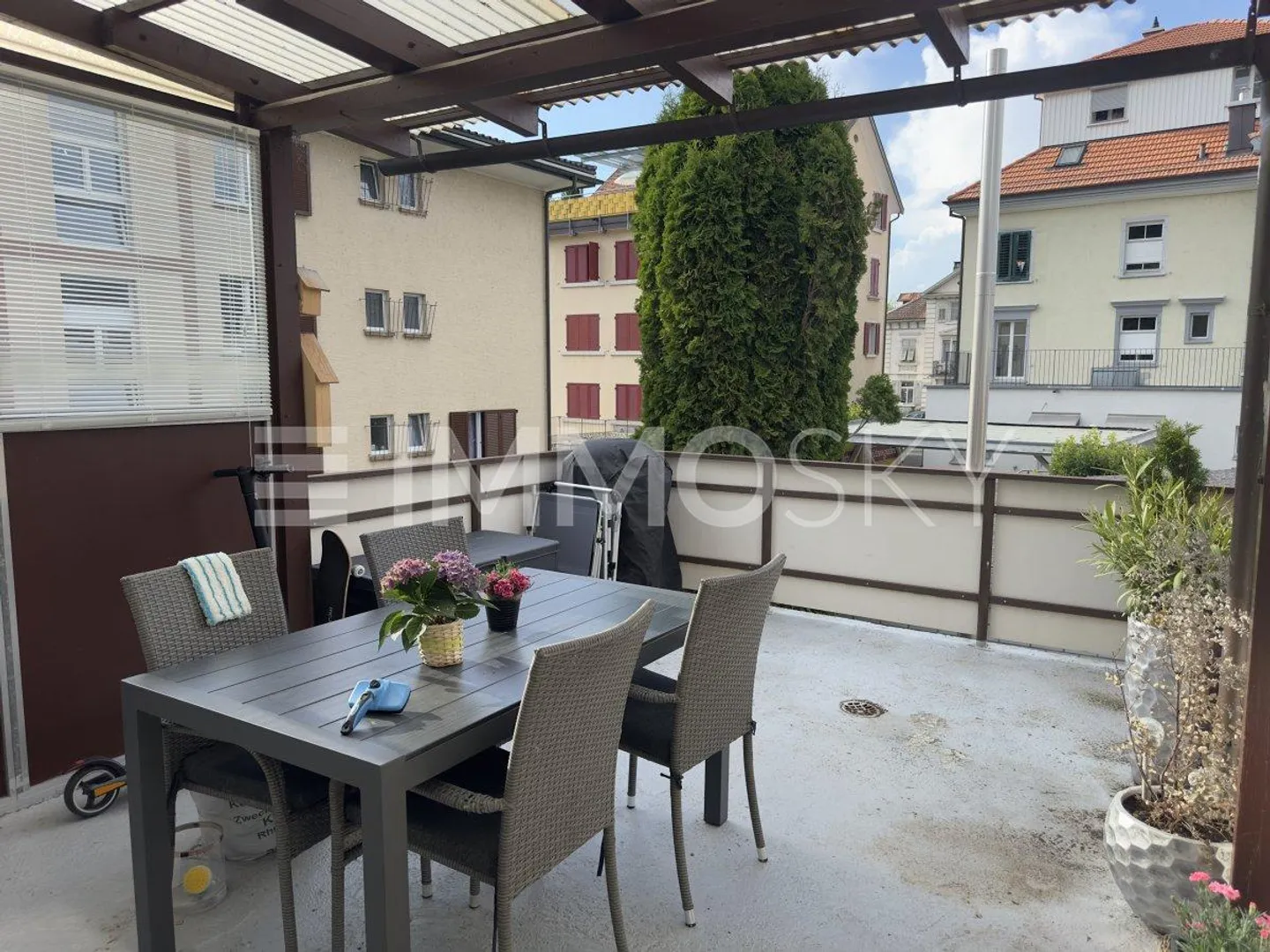 Property with three fully rented units - 4.6% net yield - Photo 5 of 5