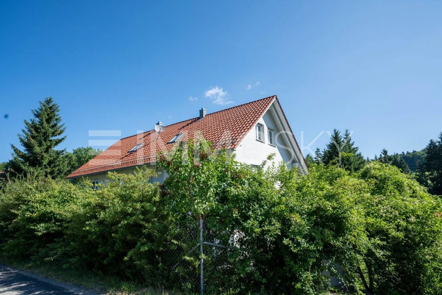 *RESERVED* - Your personal retreat with plenty of nature - Photo 1 of 5