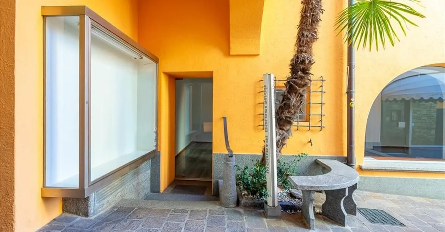 Locale Commerciale ad Ascona - Foto 1 di 9