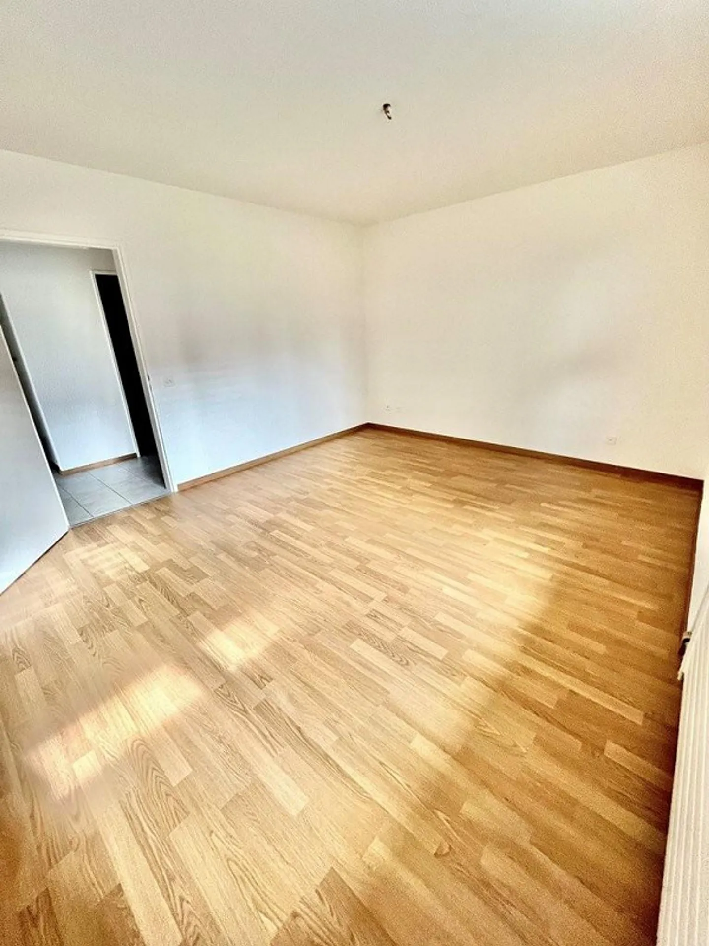 Hochhaus mit Aussicht ins Grüne - Foto 5 von 6