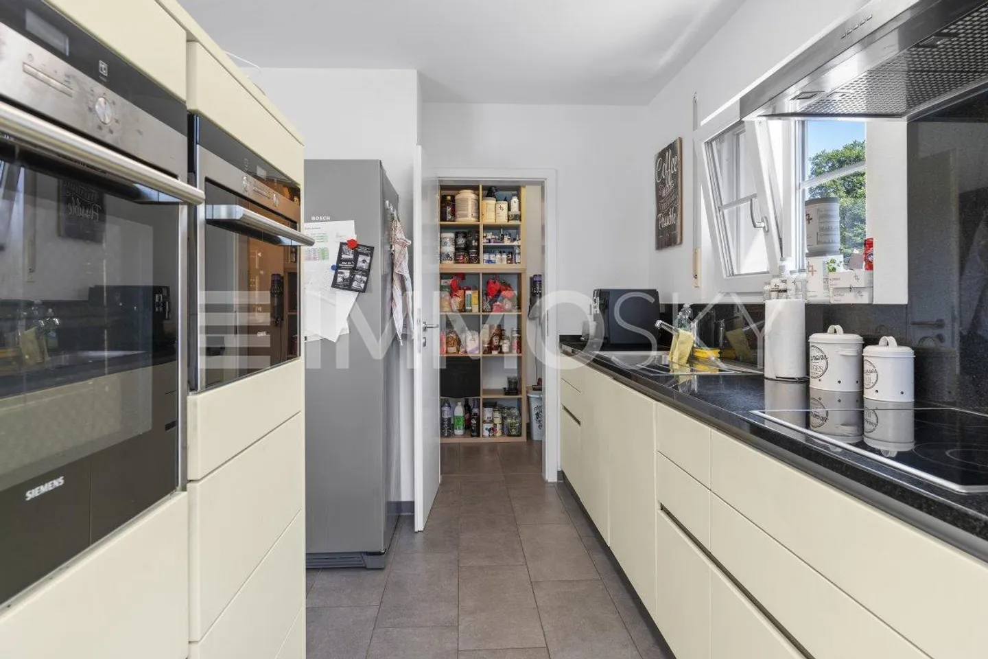 *RESERVED* - Your personal retreat with plenty of nature - Photo 3 of 5