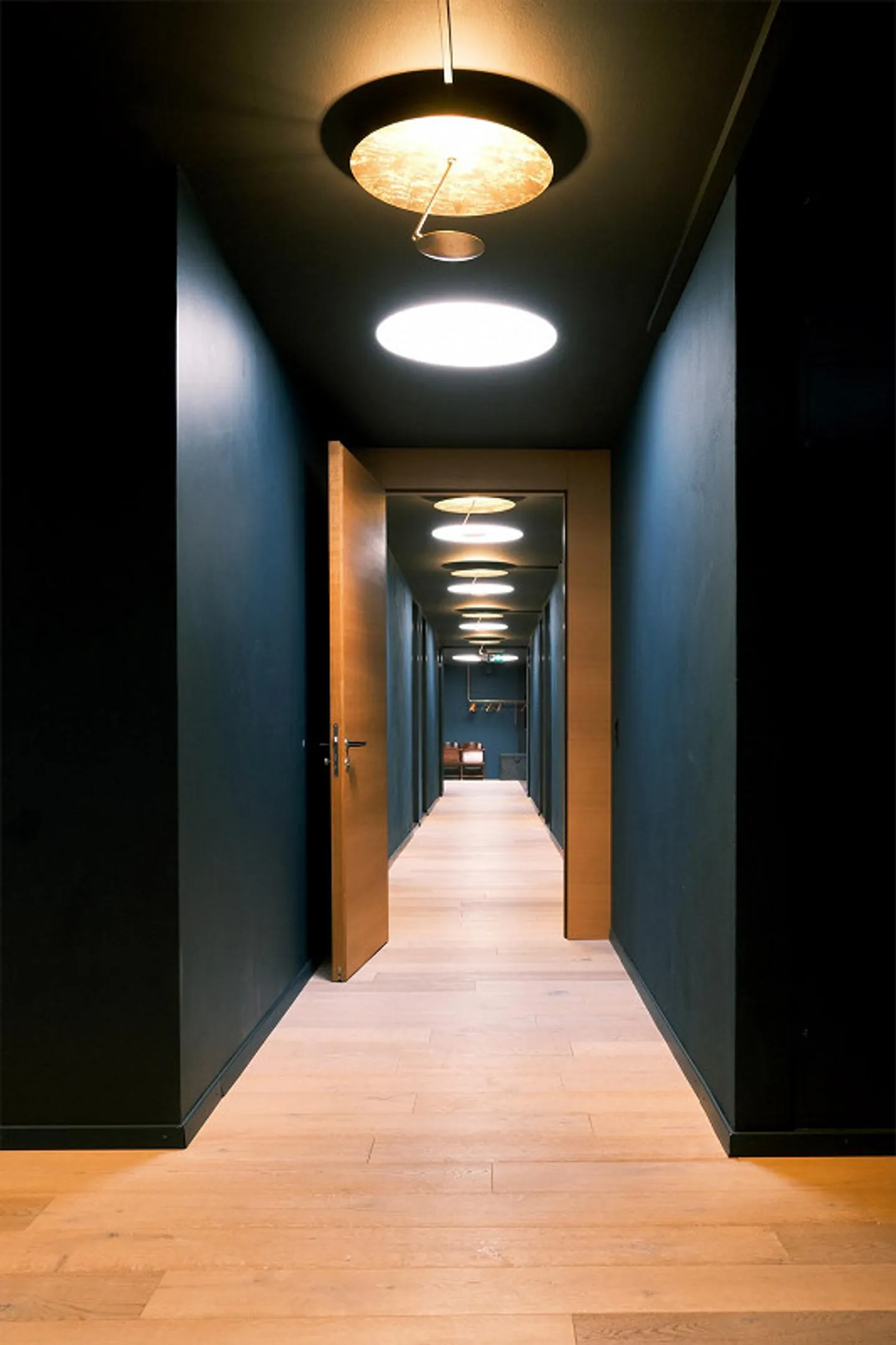 Commercial premises in the West - Photo 11 of 14