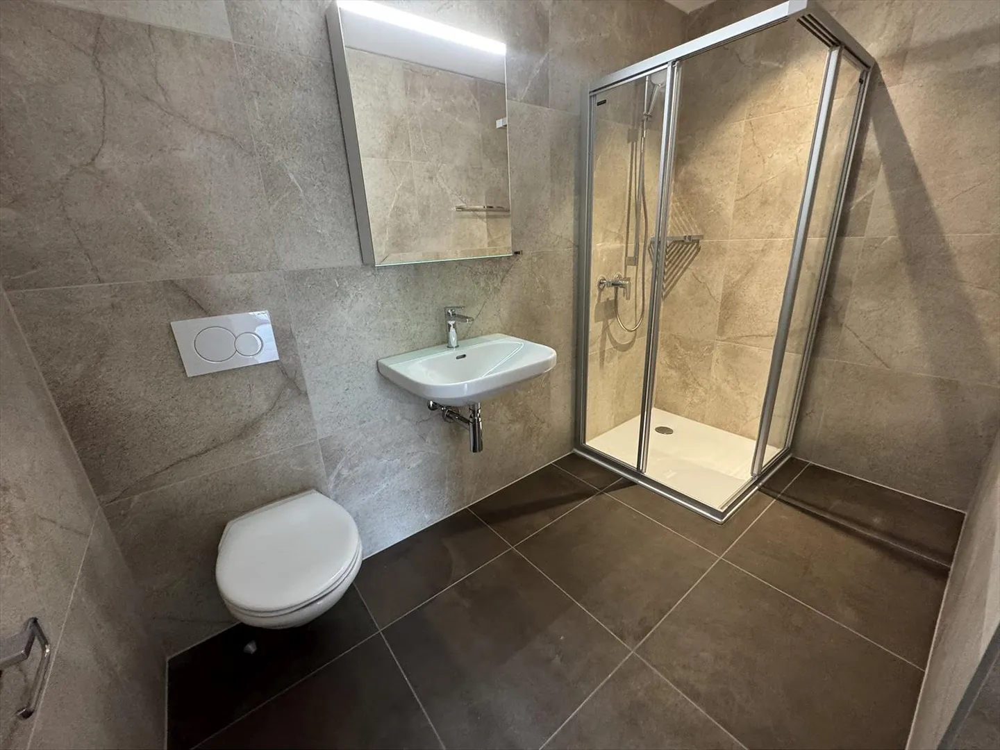 05652 - Appart. 3œ PCES - IMP. CHAMP-RIOND 18 - MATRAN - Photo 8 of 10