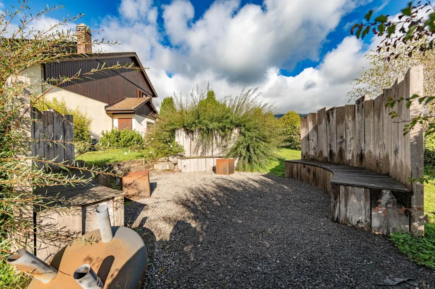Semi-detached villa with 5.5 rooms, beautifully landscaped garden - Photo 3 of 13